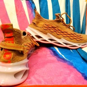 Men's Love Euro tennis shoes size EU 45